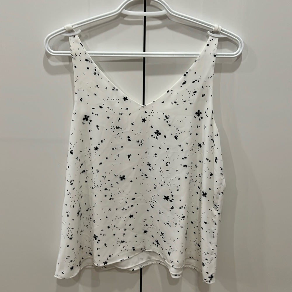 Reitmans Reversible White & Black Floral Tank Top (Size M)